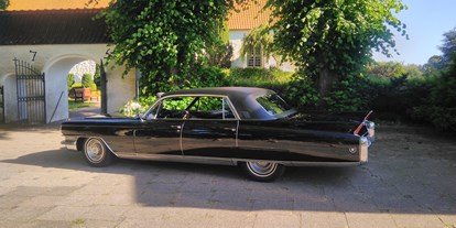 Hochzeitsauto-Vermietung - Farbe: Schwarz - Binnenland - Cadillac Fleedwood 1963