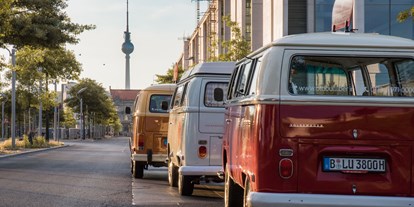 Hochzeitsauto-Vermietung - Farbe: Blau - PLZ 12101 (Deutschland) - Old Bulli Berlin