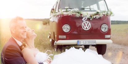 Hochzeitsauto-Vermietung - Marke: Volkswagen - PLZ 14195 (Deutschland) - T2a Mrs. Sophie  - Old Bulli Berlin