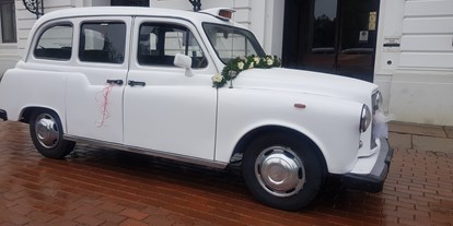 Hochzeitsauto-Vermietung - Versicherung: Teilkasko - London Taxi in schneeweiss