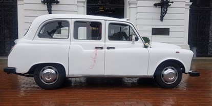 Hochzeitsauto-Vermietung - Art des Fahrzeugs: Oldtimer - Hamburg-Umland - London Taxi in schneeweiss