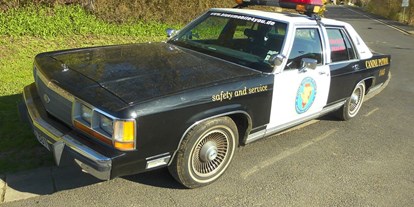 Hochzeitsauto-Vermietung - Farbe: Schwarz - Bad Kissingen - Hochzeitsauto Ford Crown Victoria 1990 Cook County Police Car - Ford Crown Viktoria von bluesmobile4you