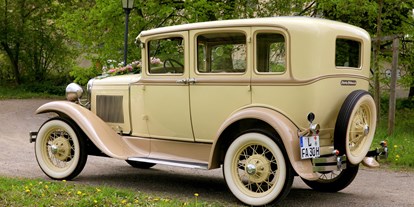 Hochzeitsauto-Vermietung - Farbe: Weiß - PLZ 04356 (Deutschland) - Ford Model A von Leipzig-Oldtimer.de - Hochzeitsautos mit Chauffeur