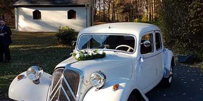 Hochzeitsauto-Vermietung - Art des Fahrzeugs: Oberklasse-Wagen - PLZ 51373 (Deutschland) - Citroen 11 CV weiß von Hollywood Limousinen-Service