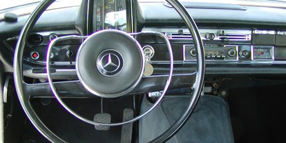 Hochzeitsauto-Vermietung - Versicherung: Teilkasko - PLZ 80804 (Deutschland) - Mercedes Benz 230 Heckflosse von Classic Roadster München