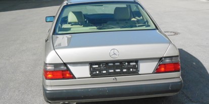 Hochzeitsauto-Vermietung - Chauffeur: Chauffeur buchbar - PLZ 80804 (Deutschland) - Mercedes Benz 300 CE