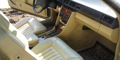 Hochzeitsauto-Vermietung - Chauffeur: Chauffeur buchbar - PLZ 80804 (Deutschland) - Mercedes Benz 300 CE