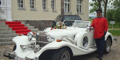 Hochzeitsauto-Vermietung - Chauffeur: nur mit Chauffeur - Deutschland - Lassen Sie sich mit einem " Excalibur " in Weiß zur Kirche chauffieren oder eine Geburtstagsfahrt unternehmen. - Oldtimer  " Excalibur " Cabrio