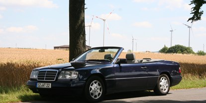 Hochzeitsauto-Vermietung - Farbe: Blau - Mercedes-Benz E 220 Cabriolet von THULKE classic