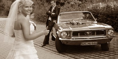 Hochzeitsauto-Vermietung - Farbe: Beige - Berlin-Umland - yellowhummer Ford Mustang Oldtimer