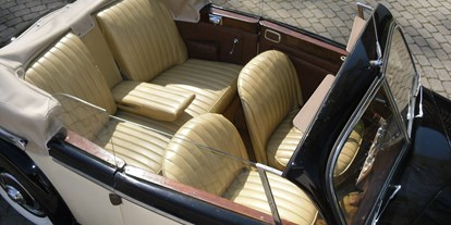 Hochzeitsauto-Vermietung - Art des Fahrzeugs: Oldtimer - Blick in den geräumigen Innenraum - Riley RMD Carbio