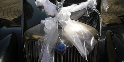 Hochzeitsauto-Vermietung - Art des Fahrzeugs: Oldtimer - Riley mit Hochzeitsschmuck - Riley RMD Carbio