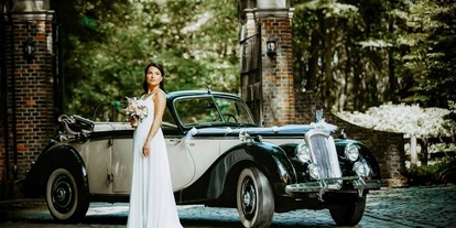 Hochzeitsauto-Vermietung - Art des Fahrzeugs: Oldtimer - Braut mit Riley - Riley RMD Carbio
