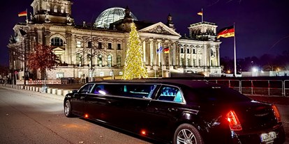Hochzeitsauto-Vermietung - Chauffeur: nur mit Chauffeur - Brandenburg Süd - schwarze CHRYSLER 300 c Stretchlimousine