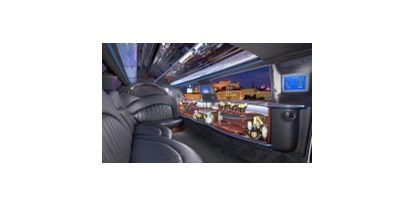 Hochzeitsauto-Vermietung - Antrieb: Benzin - Innenansicht schwarze Limousine - Lincoln Town Car von Amadeus Limousines