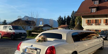 Hochzeitsauto-Vermietung - Farbe: Weiß - PLZ 5020 (Österreich) - Lincoln Town Car von Amadeus Limousines