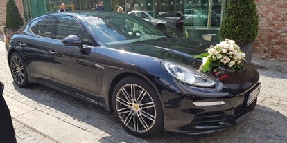 Hochzeitsauto-Vermietung - Einzugsgebiet: national - Trumau - Porsche Panamera Limousine mieten zum Hochzeit, Flughafentransfer. - E&M Stretchlimousine mieten Wien