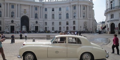 Hochzeitsauto-Vermietung - Farbe: Weiß - PLZ 1160 (Österreich) - Rolls Royce Silver Cloud I in der Wiener Innenstadt. - Rolls Royce Silver Cloud I - Dr. Barnea
