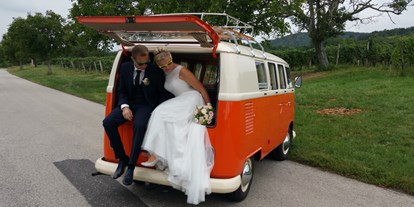 Hochzeitsauto-Vermietung - Farbe: Rot - PLZ 1160 (Österreich) - VW Bulli Fenster Bus T1 Baujahr 1966, 9 Sitze  - VW Fenster Bus T1 Bulli von Dr. Georg Schratzenthaller 