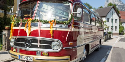 Hochzeitsauto-Vermietung - Shuttle Service - Oldtimer festlich geschmückt - Mercedes Benz O 321 H & O 321 HL von Messinger Reisen