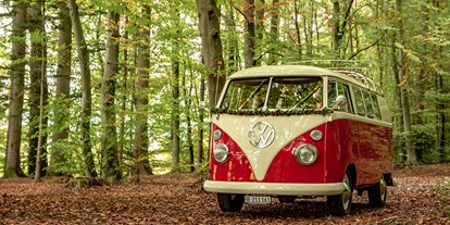 Hochzeitsauto-Vermietung - Farbe: Rot - Schweiz - Bulli seitlich vorne - Bulli-Hochzeit.ch