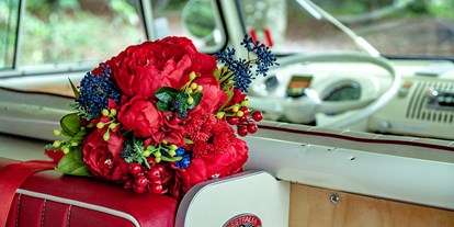 Hochzeitsauto-Vermietung - Farbe: Rot - Schweiz - Bulli Vordersitz - Bulli-Hochzeit.ch
