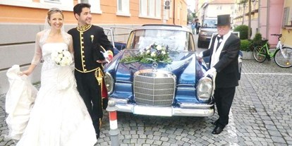 Hochzeitsauto-Vermietung - PLZ 76870 (Deutschland) - Diesen schönen Mercedes Oldtimer mieten Sie als Hochzeitsauto mit Chauffeur und zum Selbstfahren. - Tolle OIdtimer Hochzeitsautos mieten am Bodensee