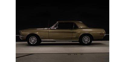 Hochzeitsauto-Vermietung - Farbe: andere Farbe - Ford Mustang Coupè V8