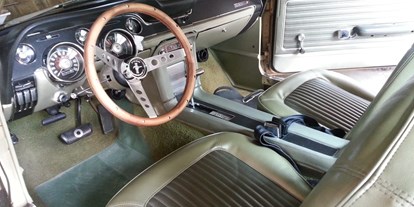 Hochzeitsauto-Vermietung - Art des Fahrzeugs: Oldtimer - PLZ 90403 (Deutschland) - Ford Mustang Coupè V8