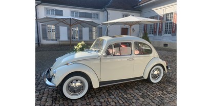 Hochzeitsauto-Vermietung - Versicherung: Vollkasko - PLZ 4142 (Schweiz) - Festlich auch auf Schlössern  - VW-Käfer 1967 Palomena und VW-Käfer 1970