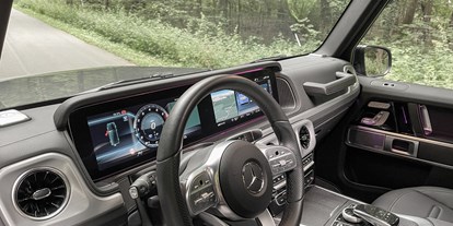 Hochzeitsauto-Vermietung - Farbe: Grau - Innenraumaufnahme des Armaturenbrettes. - Mercedes G-Klasse G500