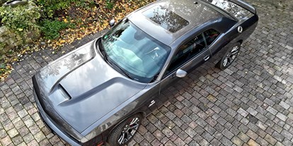 Hochzeitsauto-Vermietung - Farbe: Grau - Dodge Challenger SRT 392 - Dodge Challenger SRT 392 von Autovermietung Ing. Alfred Schoenwetter