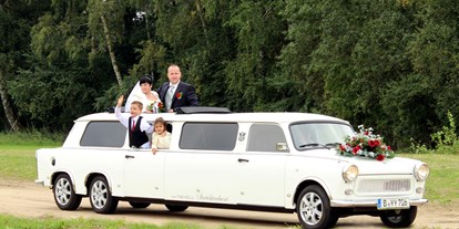 Hochzeitsauto-Vermietung - Blumenschmuck - Der weiße Hochzeitstrabant - Trabant Stretchlimousinen von Trabi-XXL Trabi-XXL Trabant Stretchlimousine