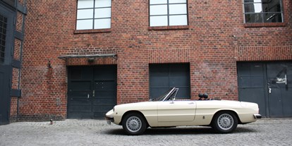 Hochzeitsauto-Vermietung - Farbe: Gold - PLZ 13407 (Deutschland) - 1982er Alfa Spider 2000 Leder - rentmyoldie