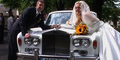 Hochzeitsauto-Vermietung - Versicherung: Vollkasko - PLZ 14169 (Deutschland) - Markus und Tanja Sy Juni 2001 - Rolls Royce Silver Shadow von RollsRoyce-Vermietung.de