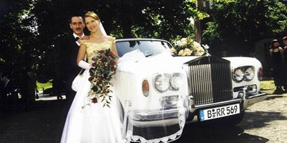 Hochzeitsauto-Vermietung - Versicherung: Vollkasko - PLZ 14169 (Deutschland) - Hochzeitspaar Werner 2003 - Rolls Royce Silver Shadow von RollsRoyce-Vermietung.de