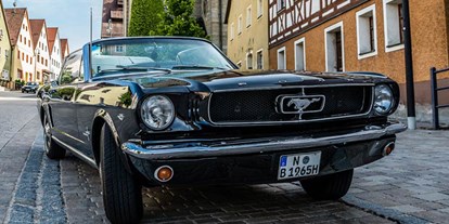 Hochzeitsauto-Vermietung - Einzugsgebiet: regional - PLZ 90537 (Deutschland) - Ford Mustang Cabrio V8 - Ford Mustang Cabrio von Dreamday with Dreamcar - Nürnberg