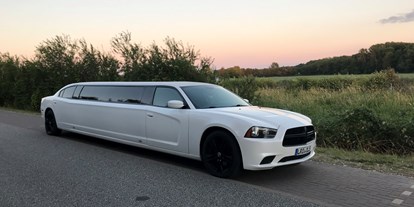 Hochzeitsauto-Vermietung - Farbe: Weiß - Stretchlimousine Dodge Charger
