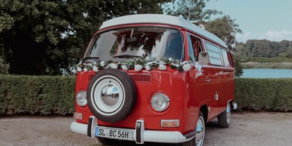 Hochzeitsauto-Vermietung - Chauffeur: Chauffeur buchbar - Schleswig-Holstein - VW Bulli T2a