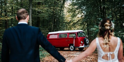 Hochzeitsauto-Vermietung - Farbe: Rot - VW Bulli T2a