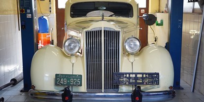 Hochzeitsauto-Vermietung - Einzugsgebiet: national - Packard 120
Bj. 1937
In Restauration. - Oldtimer Shuttle