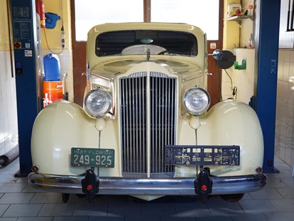 Hochzeitsauto-Vermietung - Farbe: Blau - Österreich - Packard 120
Bj. 1937
In Restauration. - Oldtimer Shuttle