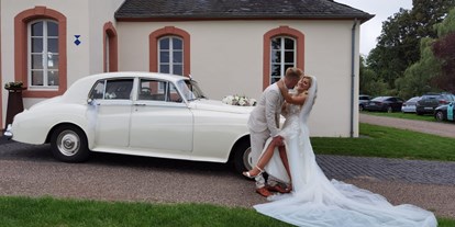Hochzeitsauto-Vermietung - Chauffeur: Chauffeur buchbar - Nordrhein-Westfalen - Weisser Rolls Royce Silver Cloud