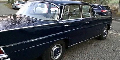 Hochzeitsauto-Vermietung - PLZ 65468 (Deutschland) - Mercedes 220s, Bj. 1965, Dunkelblaue Limosine
