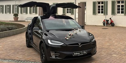 Hochzeitsauto-Vermietung - Art des Fahrzeugs: Oberklasse-Wagen - Baden-Württemberg - unser schwarzes Model X (2017) - Tesla Model X mit einzigartigen Flügeltüren in Spacegry 
