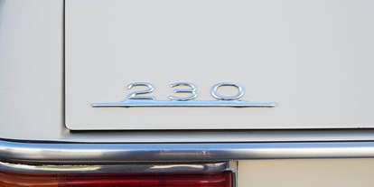 Hochzeitsauto-Vermietung - Farbe: Weiß - Mercedes 230 "Strichacht" - Mercedes 230 "Strichacht" & Mercedes 560 SEL (W126)