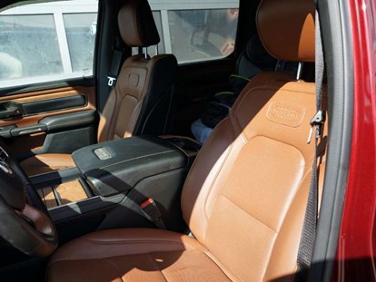 Hochzeitsauto-Vermietung - Chauffeur: Chauffeur buchbar - PLZ 4813 (Österreich) - Dodge RAM 1500 Longhorn 