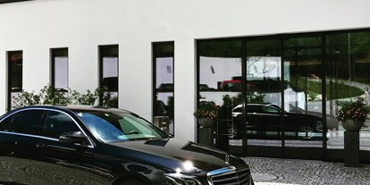 Hochzeitsauto-Vermietung - Farbe: Schwarz - Mattsee - Mercedes E-Klasse von HWK Salzburg Limousinenservice