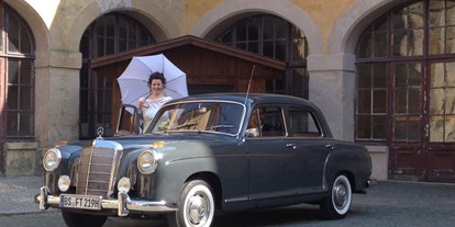 Hochzeitsauto-Vermietung - Farbe: Grau - Mercedes-Benz 219 Ponton von THULKE classic