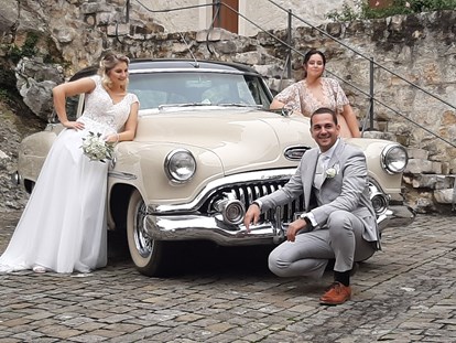 Hochzeitsauto-Vermietung - Binningen (Binningen) - Ein Fotoshooting kann so richtig Spass machen und gibt wunderbare Bilder zur Erinnerung. - Buick Super Eight